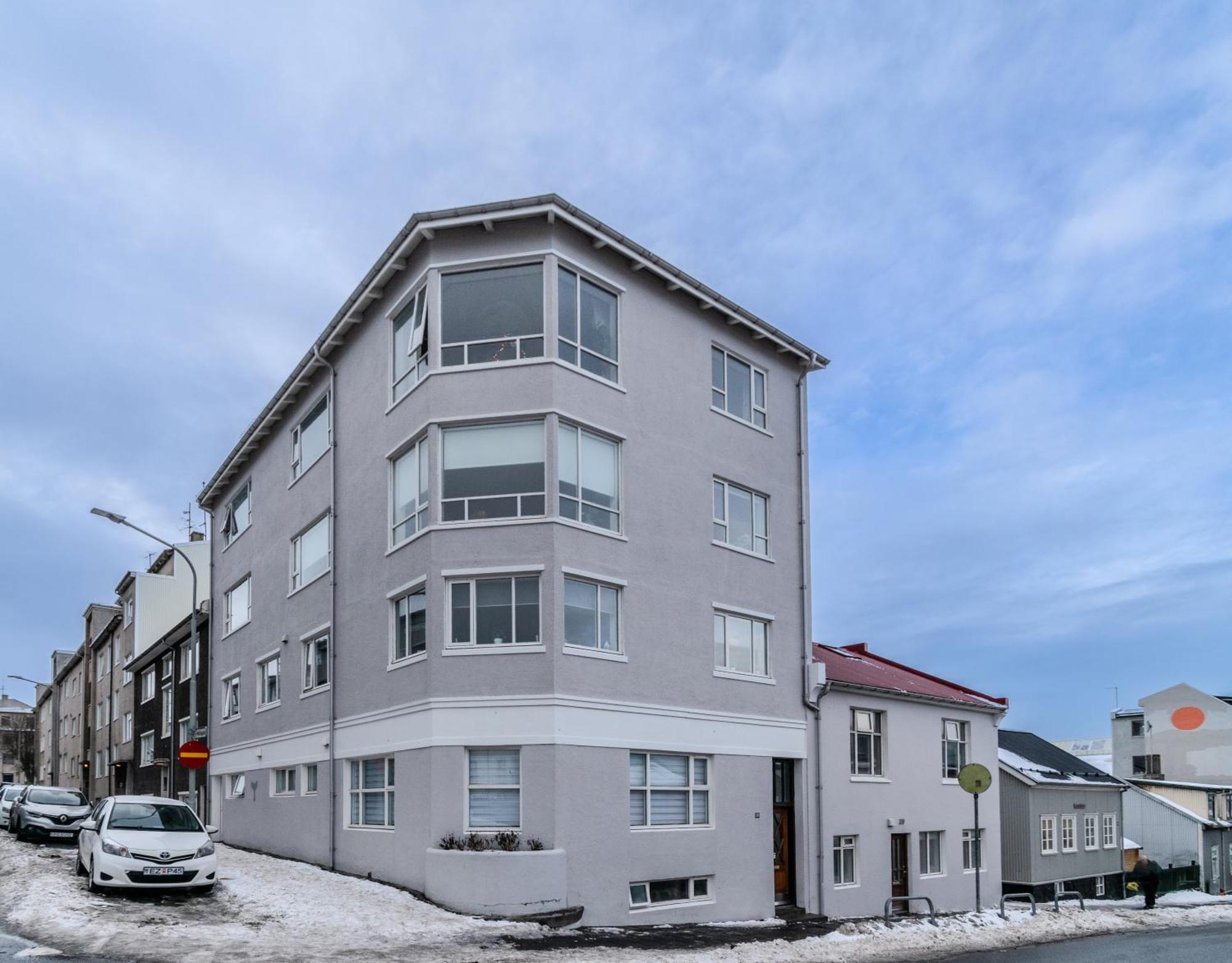 Framnesvegur - Two Bedroom Appartement *